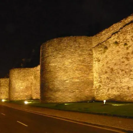 Casa De Os Petroglifos
